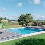 Bed & Breakfast D'hotes De Larouquette 4*