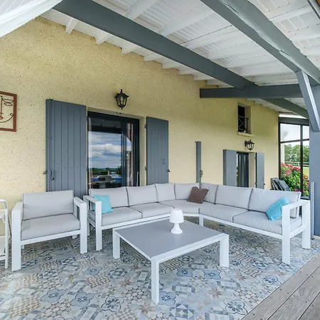 Bed & Breakfast D'hotes De Larouquette 3*