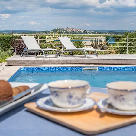 D'hotes De Larouquette Bed & Breakfast Monflanquin