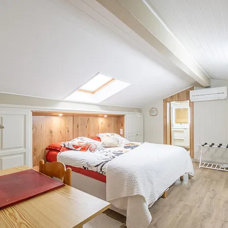 D'hotes De Larouquette Bed & Breakfast *