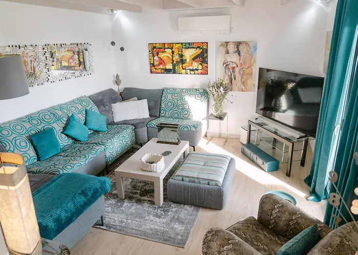 D'hotes De Larouquette 3*