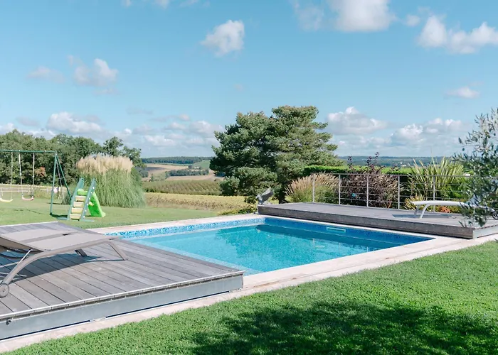 Bed & Breakfast D'hotes De Larouquette 4*