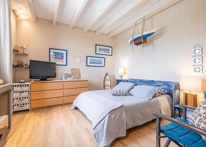 Bed & Breakfast D'hotes De Larouquette 4*